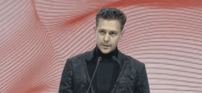 Skandalozan govor glumca Miloša Bikovića na proslavi neustavnog praznika RS