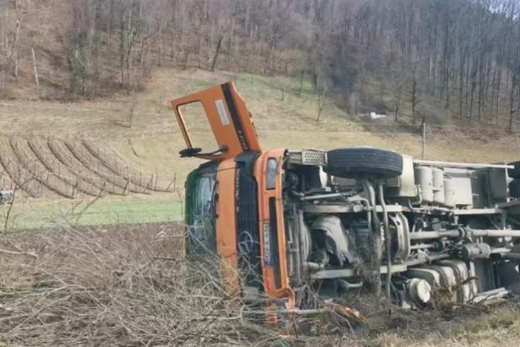 Nesreća kod Kotor-Varoši: Prevrnuo se kamion