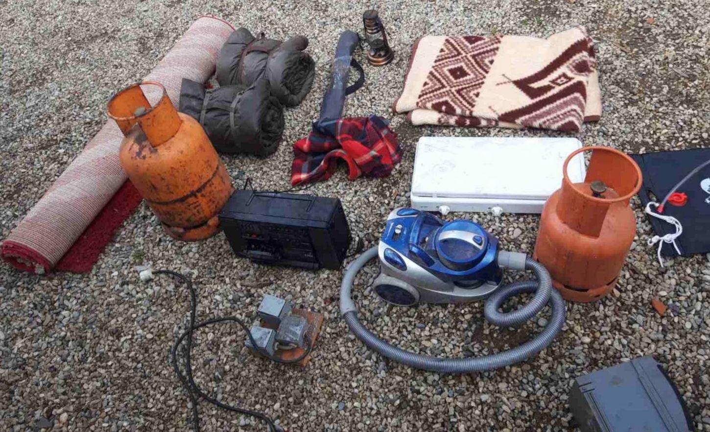 Predmeti pronađeni prilikom pretresa - Avaz
