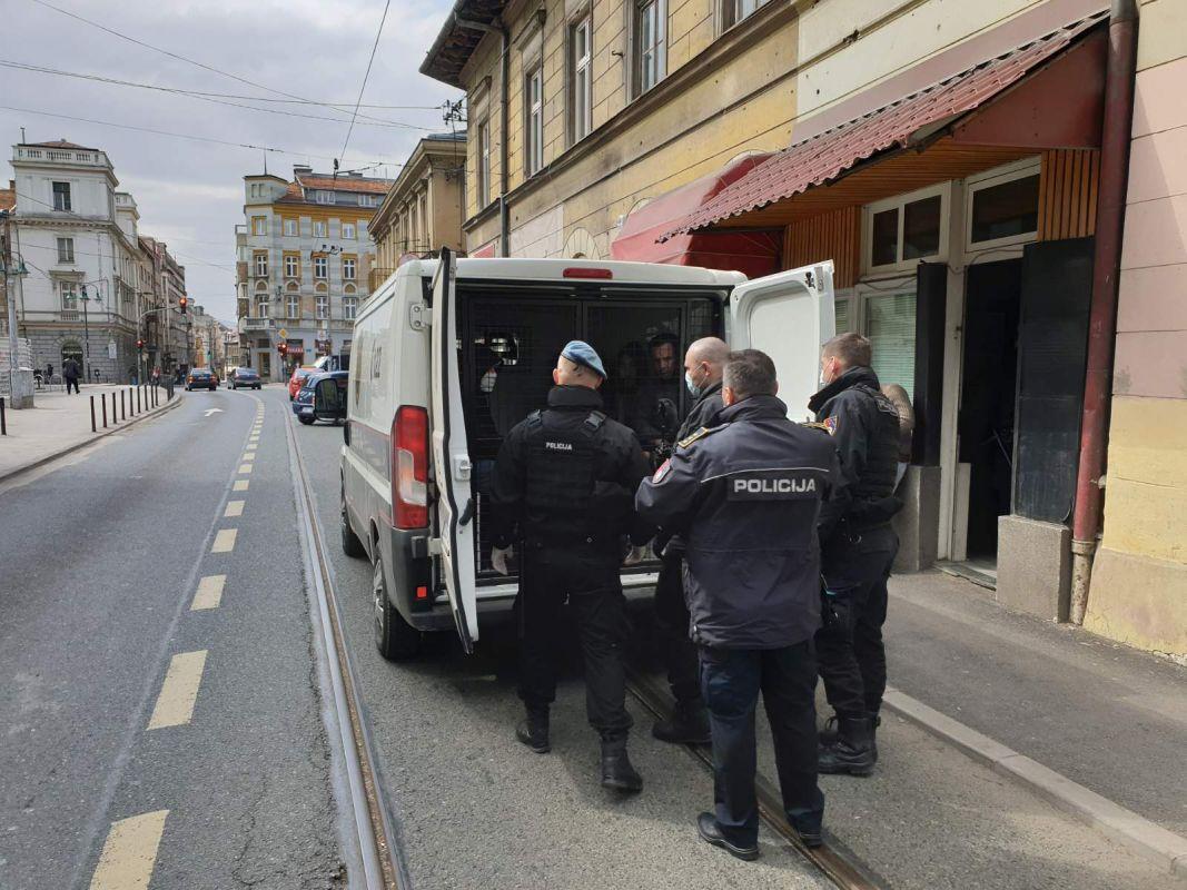 Policija u više objekata u Starom Gradu zatekla 116 migranata