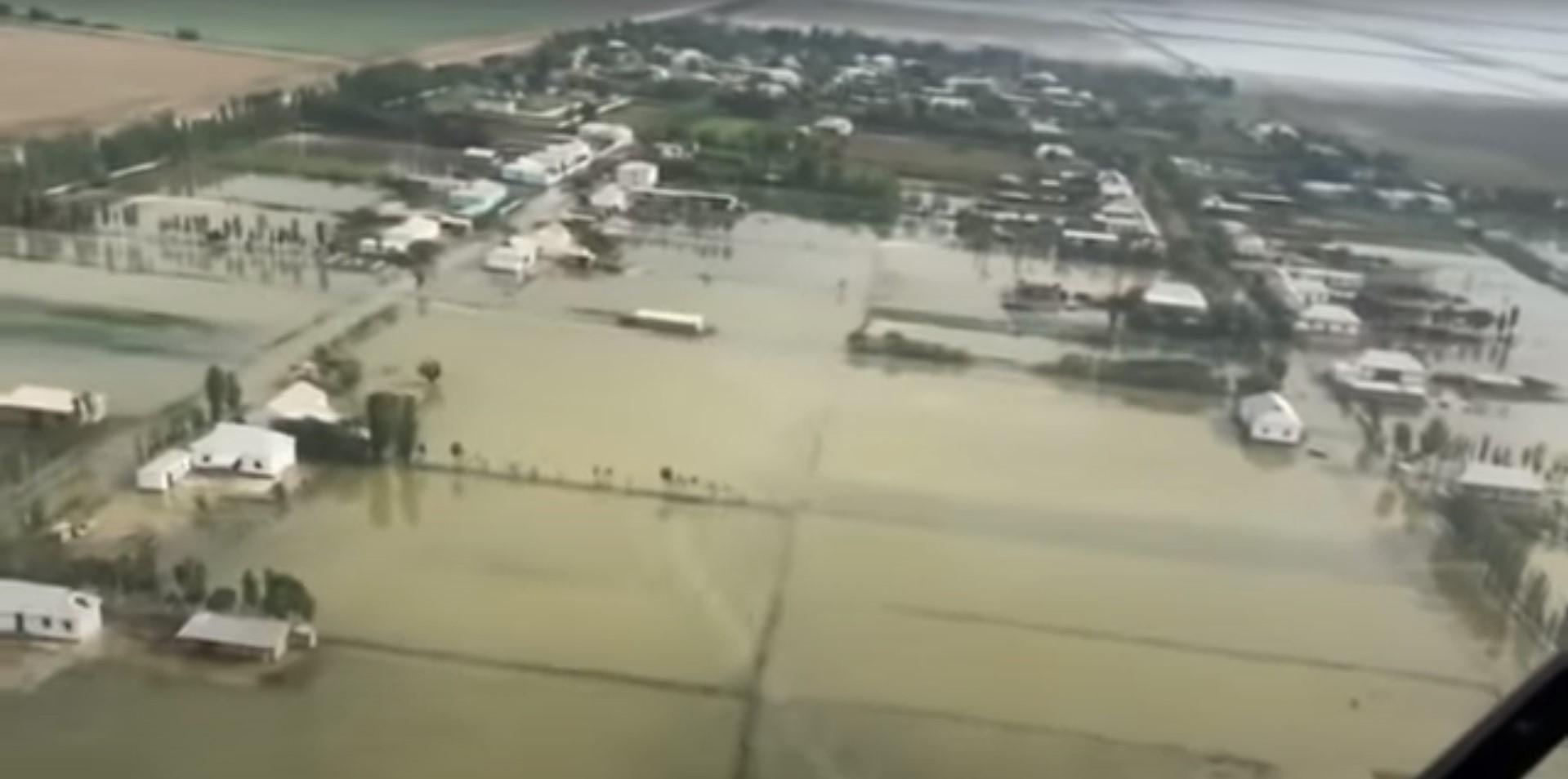 Desetine hiljada ljudi evakuirane nakon pucanja brane
