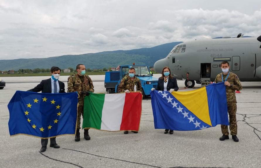 Ministrica Ankica Gudeljević i ambasador Italije u BiH, Nikola Minazi dočekali talijanske ljekare