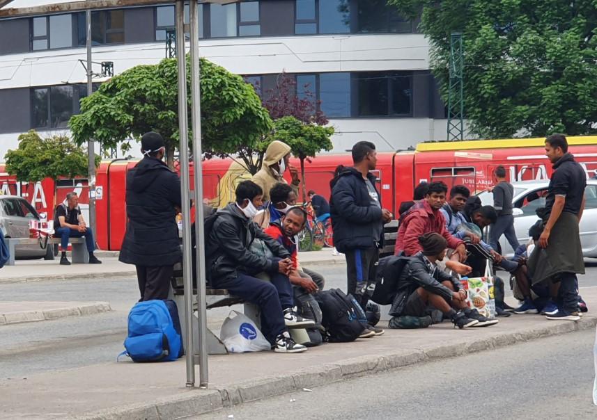 Migranti na terminalu na Ilidži - Avaz