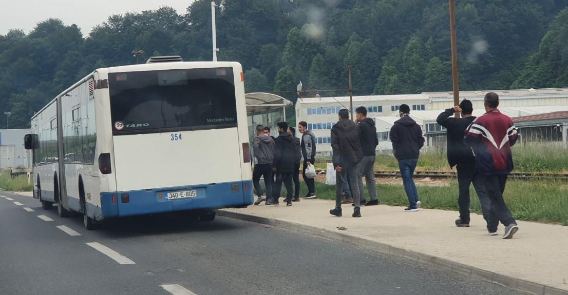 Migranti ulaze u autobuse - Avaz