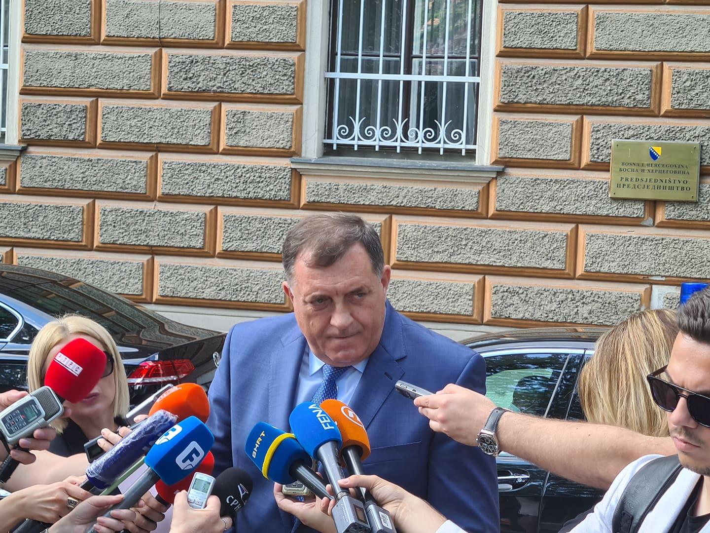 Dodik se obratio medijima nakon sjednice - Avaz