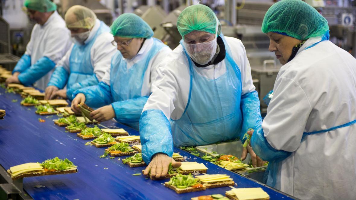 Skoro 300 uposlenika u fabrici sendviča pozitivno na koronavirus