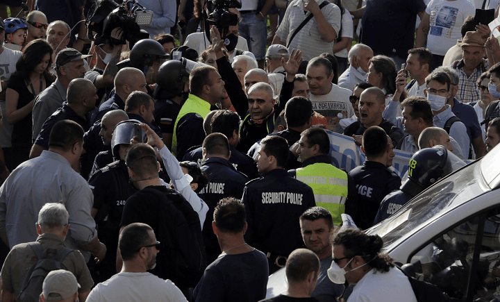 Borisov se ne povlači, uhapšeno 126 osoba