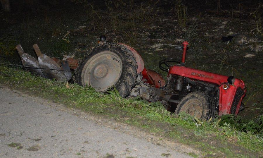 Poginuli otac i sin usljed prevrtanja traktora