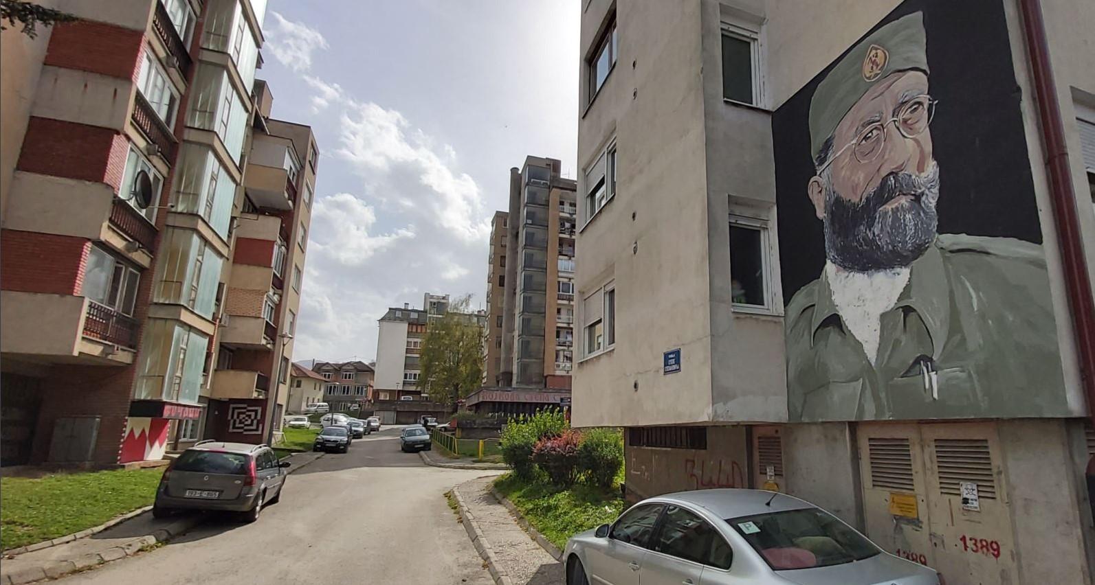 Mural Draže Mihailovića pored mjesta silovanja i ubijanja bošnjačkih civila
