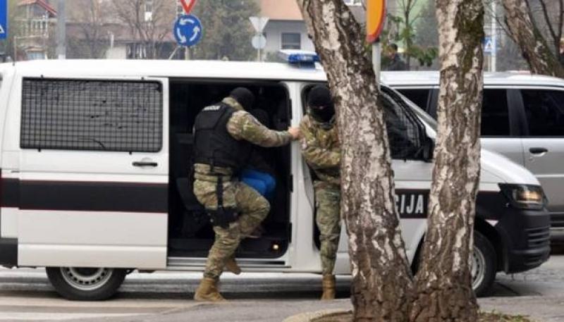 Policija savladala nasilnika - Avaz