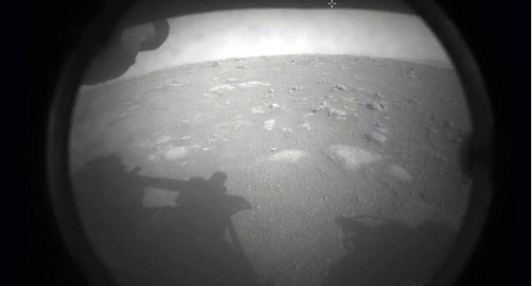 Poslao prvu sliku: Rover Perseverance spustio se na krater na Marsu nazvan Jezero, po malom mjestu kod Jajca