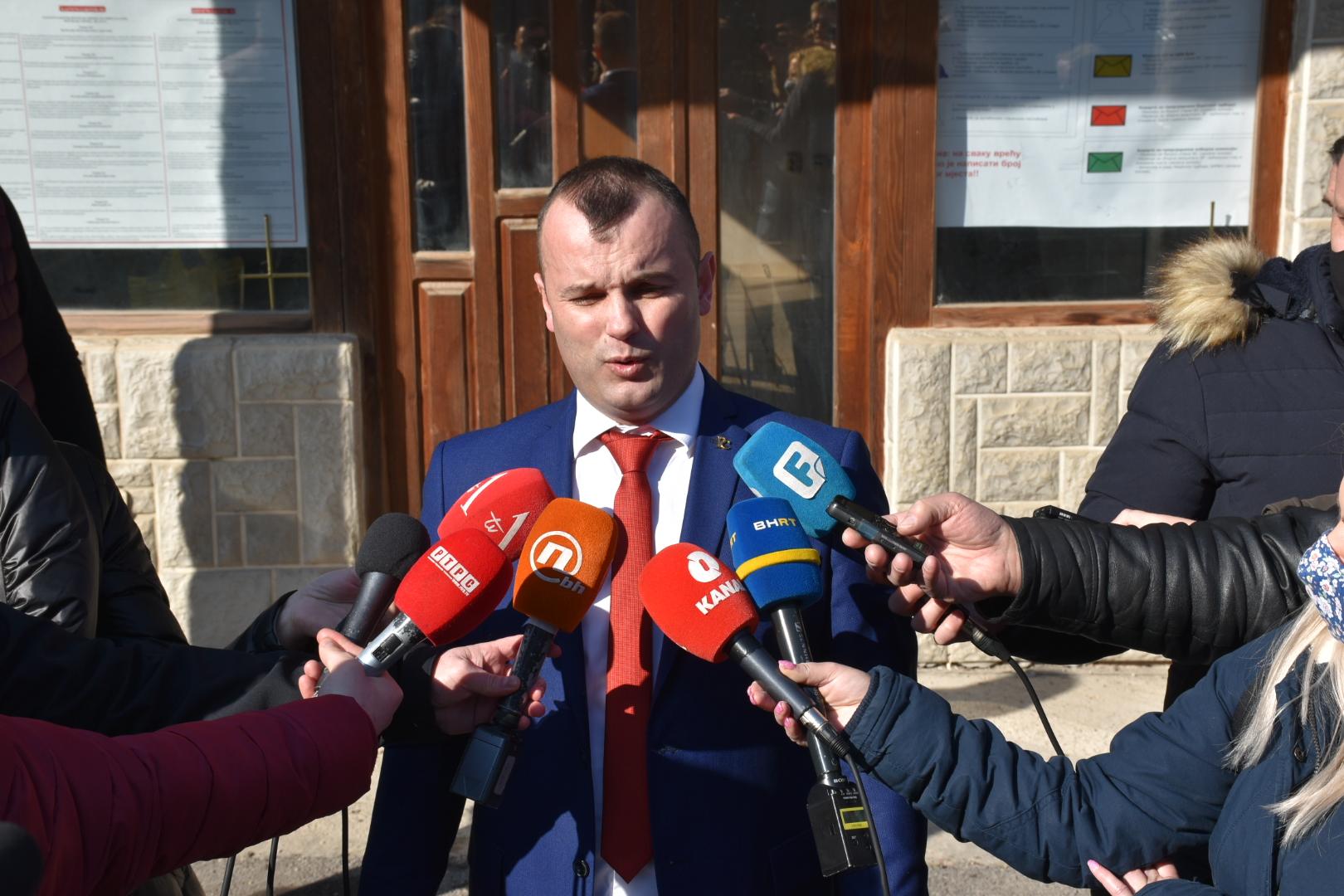 Grujičić nakon glasanja: Pozivam članove biračkih odbora da ne dozvole ni najmanju nepravilnost