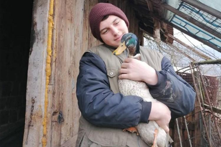 Jusufa Mašića ne zanimaju mobiteli i igrice, zarađuje prodajom jaja i uživa u svom životinjskom carstvu