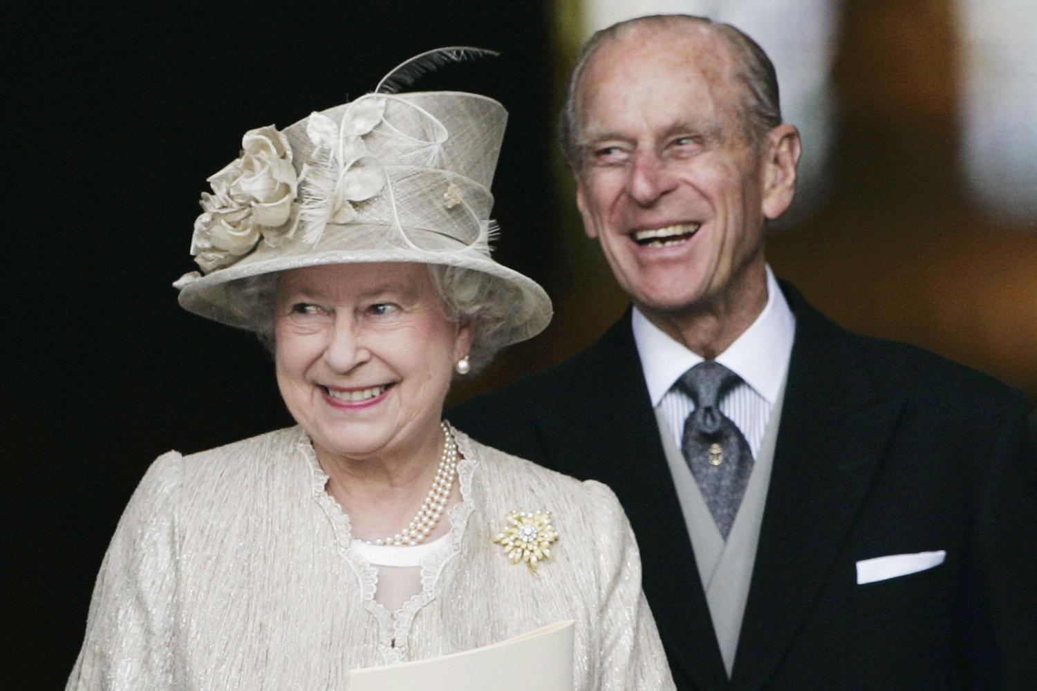 Na dan sahrane princa Filipa kraljica podijelila do sada neviđenu fotografiju
