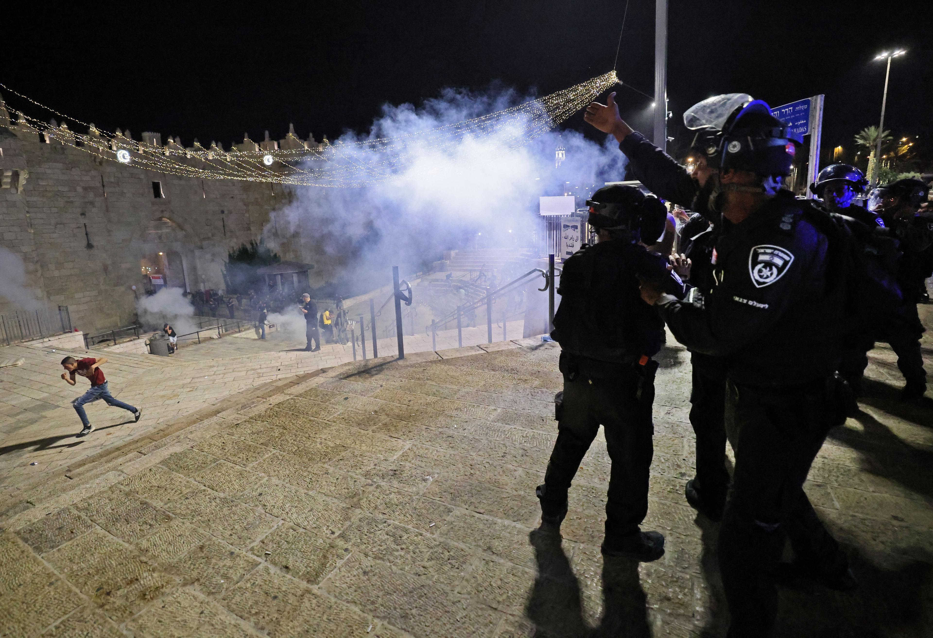 Izralske snage sigurnosti rastjeruju ljude u Jerusalemu - Avaz
