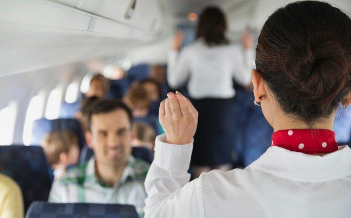 Stjuardese su zadužene i za "odmijeranje" putnika - Avaz