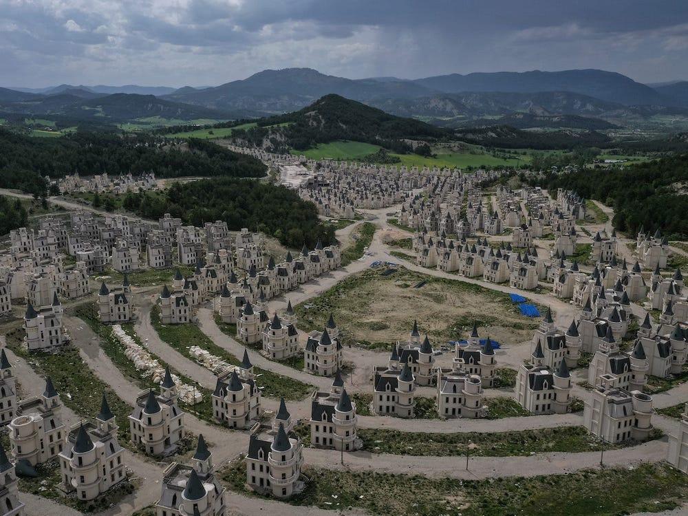 Nesvakidašnji prizor: Grad s 530 dvoraca u kojem niko ne živi