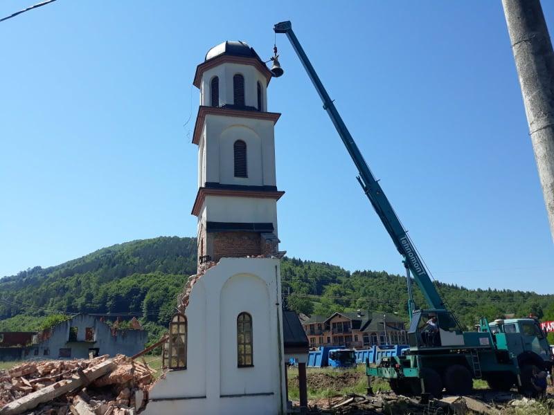 Pogledajte snimak uklanjanja crkvenog zvona
