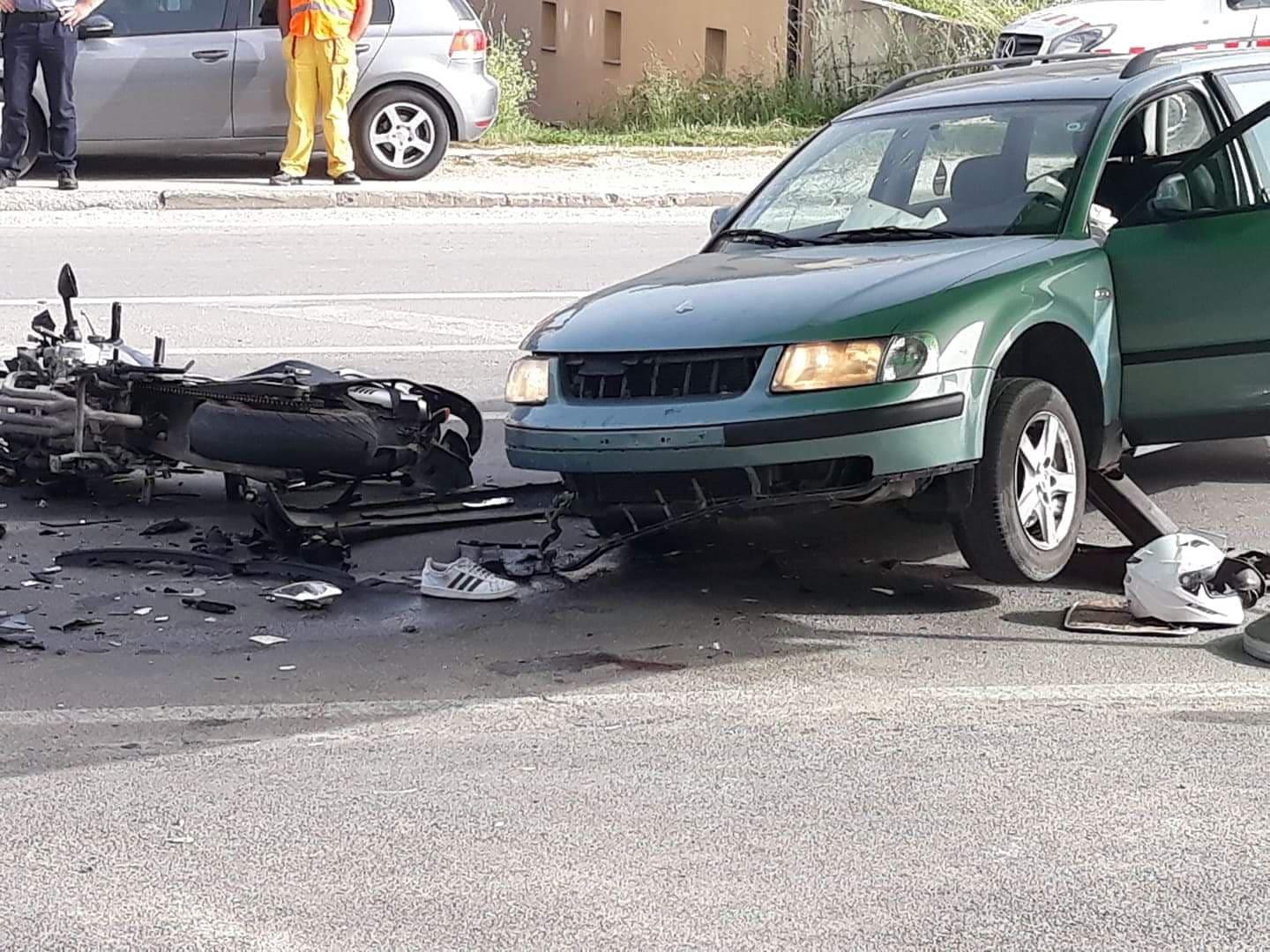 Stravična nesreća u Turbetu kod Travnika: Motociklista se zabio u vozilo