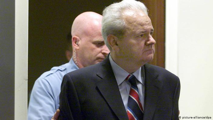Na današnji dan: Slobodan Milošević izručen Hagu