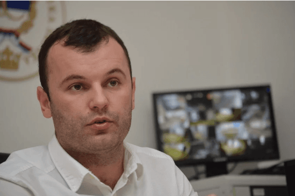 Načelnik Grujičić ima objašnjenje zašto su poskidani baneri kojima se čestita Kurban - bajram