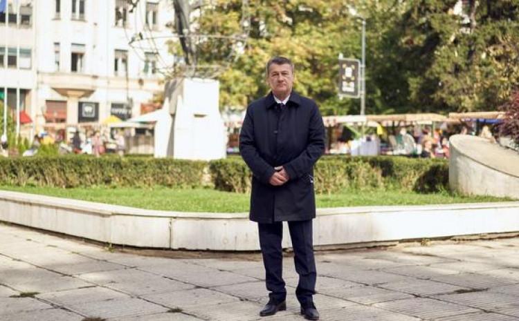 Hadžibajrić: Od koga to Naša stranka štiti Trg oslobođenja-Alija Izetbegović i zašto toliko opstruiraju njegovo uređenje