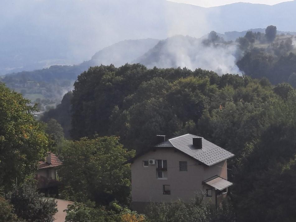 Gori Vjetranica kod Gračanice: Požar zahvatio 150 dunuma šume - Avaz