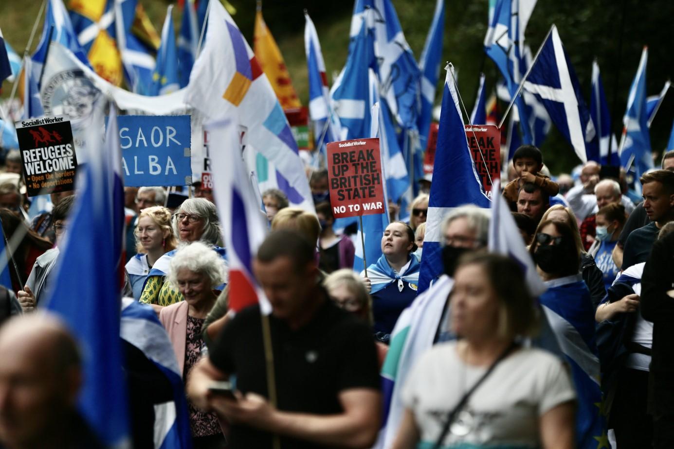 Škotska: Hiljade građana marširale tražeći novo glasanje o nezavisnosti - Avaz