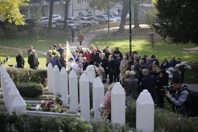 Mezarje ubijenih pripadnika Vojne policije Armije i policije RBiH u Velikom parku - Avaz