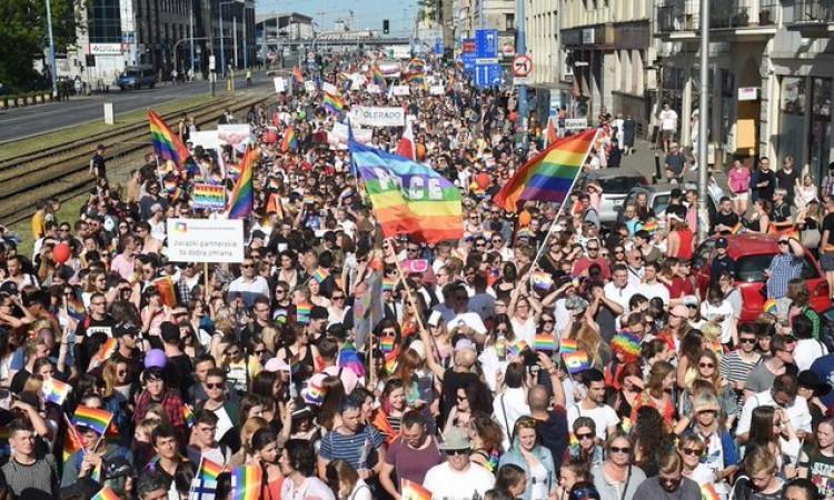Poljski parlament raspravlja o zakonu o zabrani povorki ponosa LGBT zajednice
