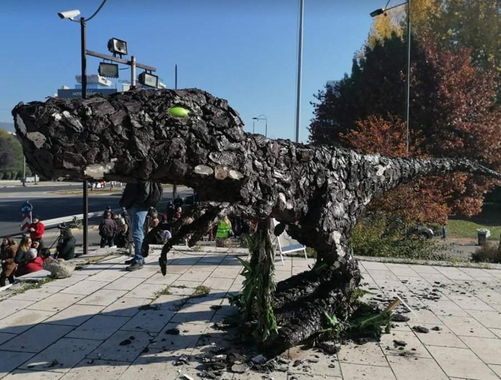 Oštećen dinosaurus od ćumura u Sarajevu