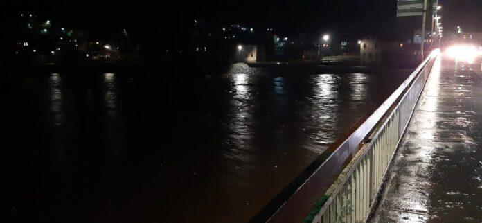 U Maglaju poplavljen dio ispod gradskog mosta - Avaz