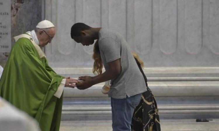 Papa Franjo izmješta 50 migranata s Kipra u Italiju - Avaz