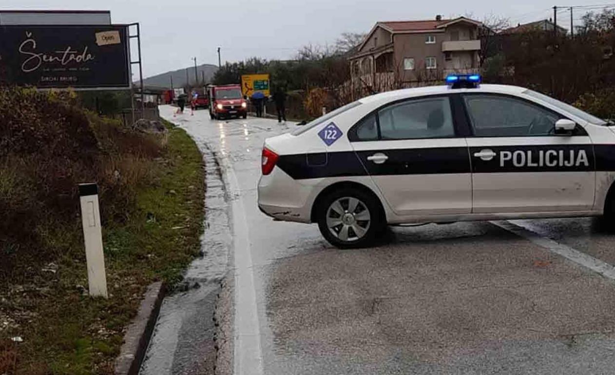 Jedna osoba poginula, druga teško povrijeđena u saobraćajnoj nesreći u mjestu Trebižat