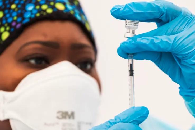 SAD: Treću dozu anticovid vakcine primilo 33,4 posto građana
