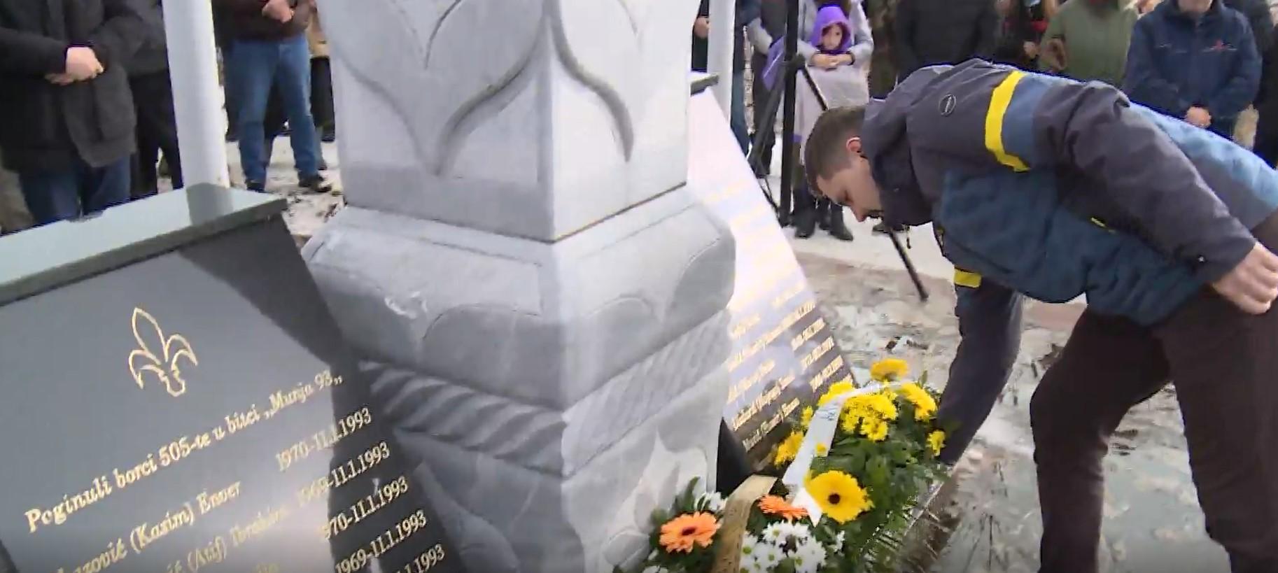 Položeno cvijeće i proučena fatiha u znak sjećanja šehide koji su svoje životed dali u odbrani Bosne i Hercegovine - Avaz