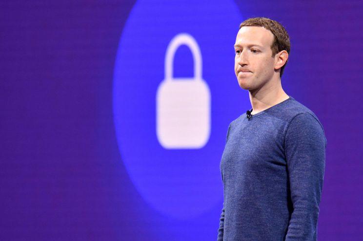 Zukerberg izgubio skoro 30 milijardi dolara, drastično opale i dionice Facebooka