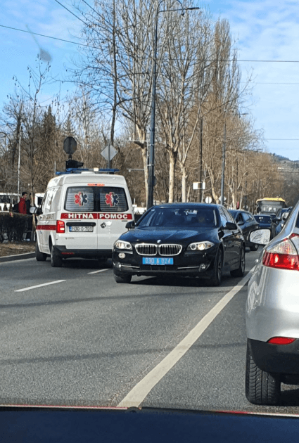 Automobil udario pješaka u Alipašinoj ulici: Hitno prevezen u bolnicu