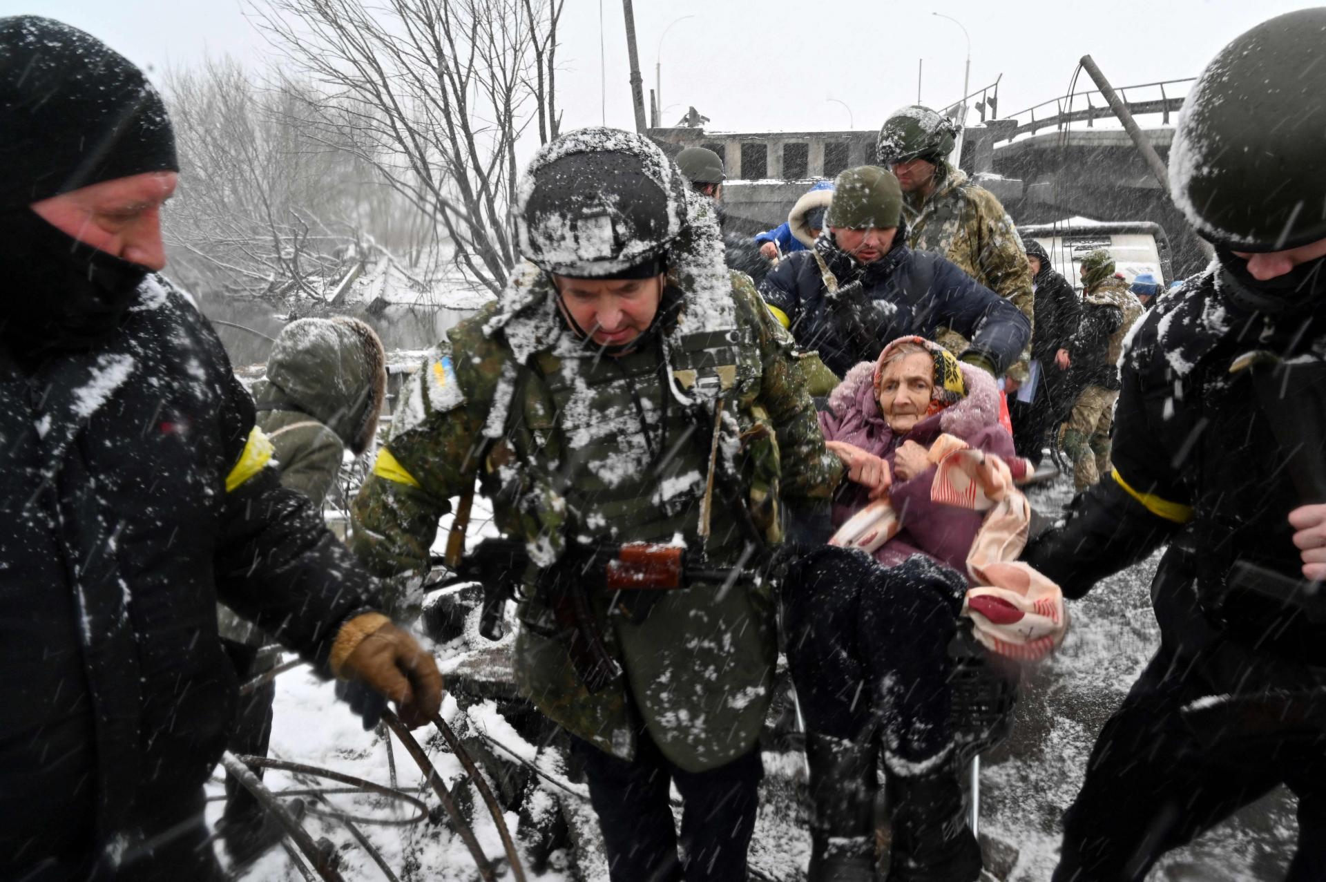 Evakuacija civila iz Irpina - Avaz