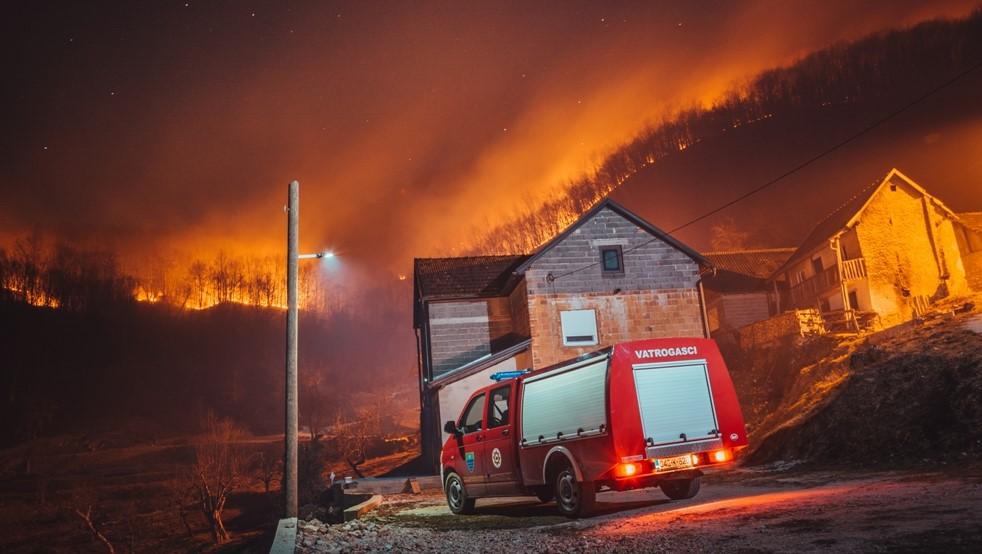 Na području HNK-a aktivno više požara, a u Prozor-Rami čeka se pomoć iz zraka