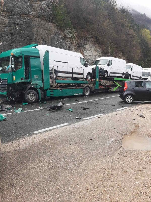 Saobraćajna nesreća kod Jablanice: Jedna osoba povrijeđena