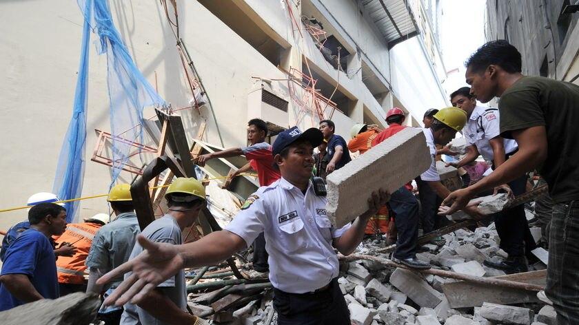 U urušavanju zgrade u Indoneziji poginulo 12 osoba