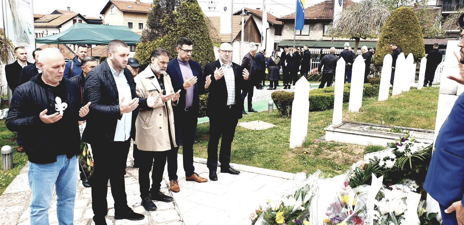Delegacija SBB-a na Šehidskom mezarju Kovači: Obilježen Dan šehida