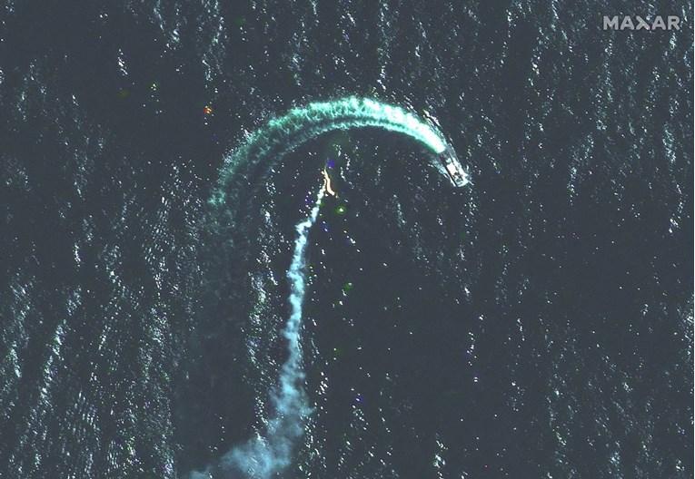 Objavljene satelitske fotografije Zmijskog otoka: Ruski brod izbjegao ukrajinske rakete