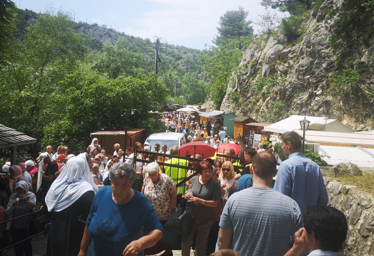 Desetine hiljada vjernika stigle u Blagaj - Avaz