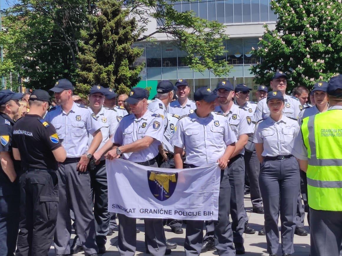 Završeni protesti državnih policajaca u Sarajevu: Nemamo novca da dođemo na posao