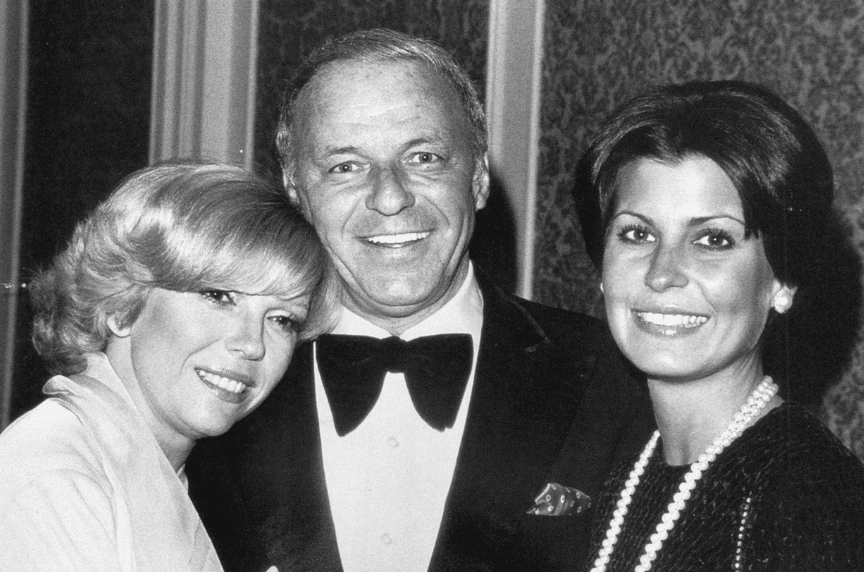 Frenk Sinatra s kćerkama - Avaz