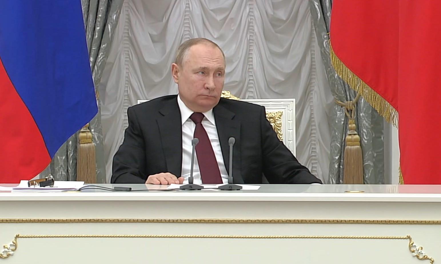 Poručili iz Kremlja: Putin Bolestan? Igrao je hokej za vikend