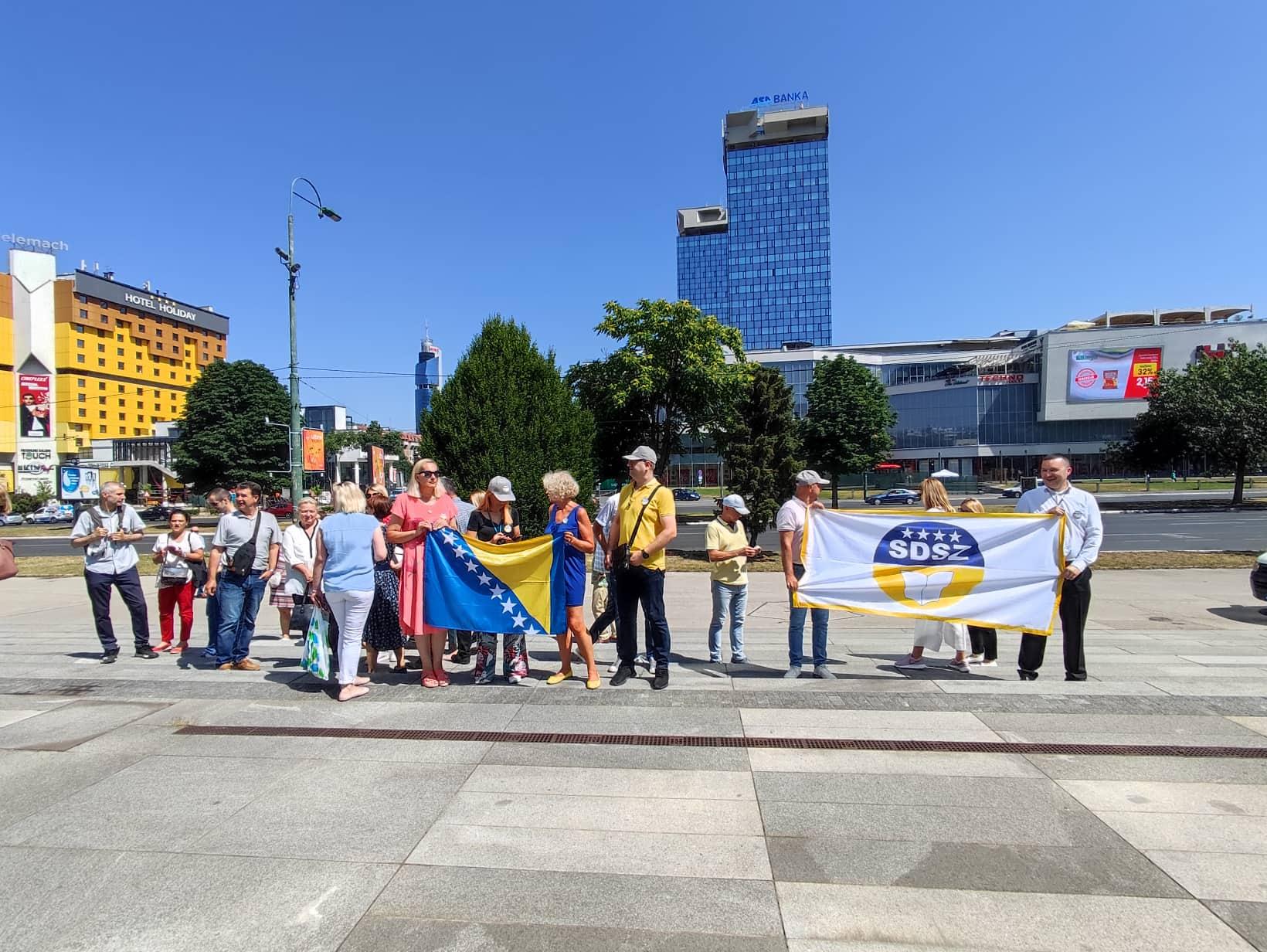 Sa protesta ispred Parlamenta BiH - Avaz