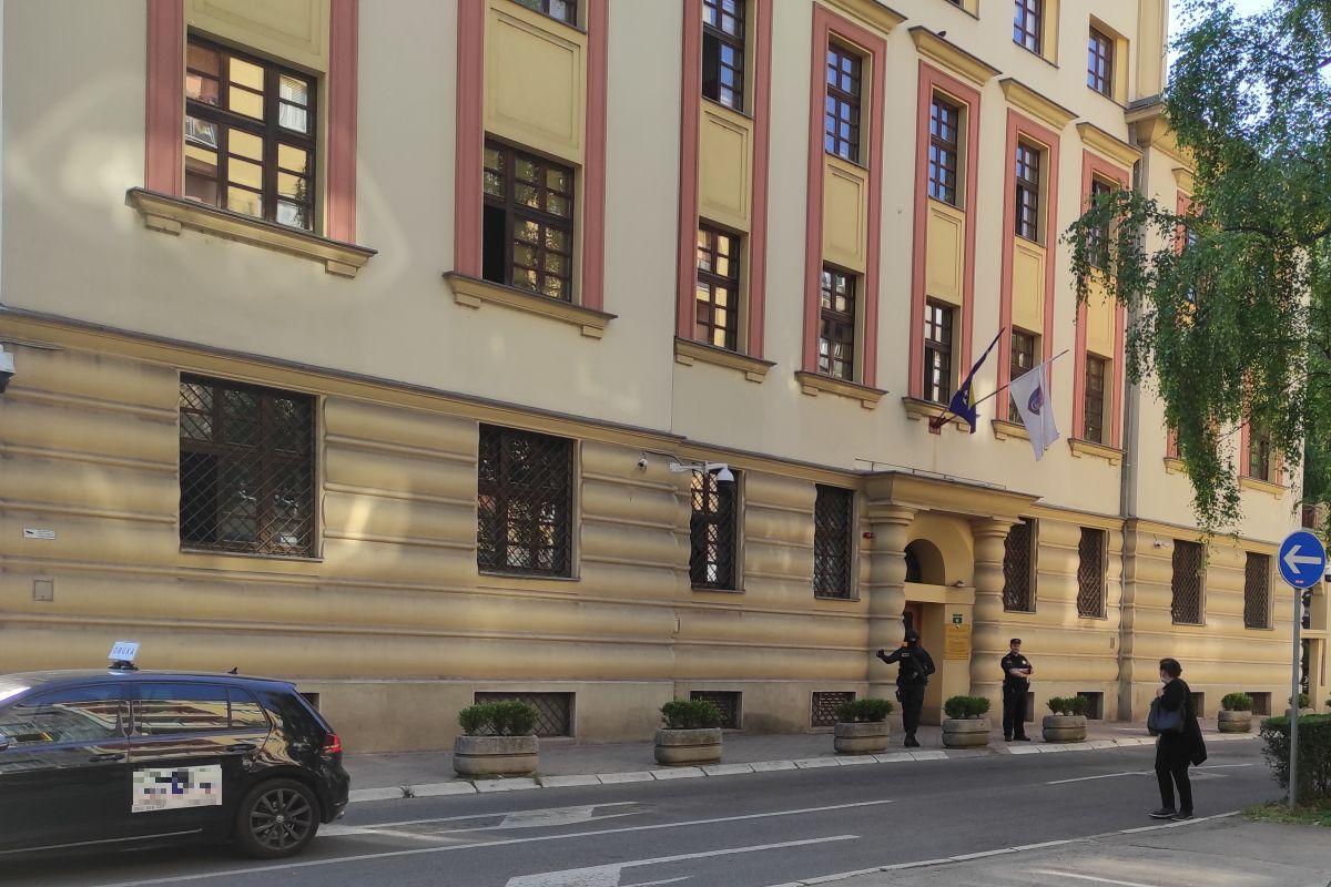 Određen jednomjesečni pritvor Eldinu Kuki i Alminu Osmanoviću zbog lažne dojave o bombi u zgradi Vrhovnog suda FBiH